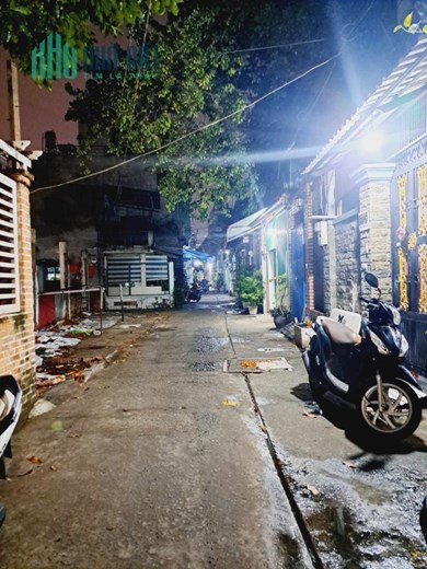 Bán nhà đường Phú Thọ Hòa Tân Phú 4x16 hẻm xe hơi ngay chợ vải giá khoảng 5 tỷ rẻ như Bình Tân thôi.