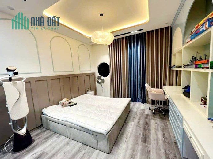 Định Cư Mỹ Bán Gấp Nhà Đường 12m Ny Sư Huỳnh Liên, Tân Bình, 100m2, 4 Tầng, Nhỉnh 17 Tỷ.