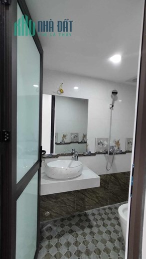 HOT! KIM GIANG, Ô TÔ, THANG MÁY, VIP

30m x 6 tầng, mt 3,6