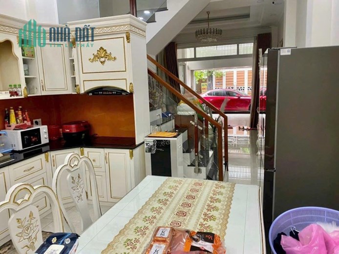 Bán gấp nhà 1 trệt hai lầu đường Hoàng Hữu Nam, Tân Phú, Tp Thủ Đức