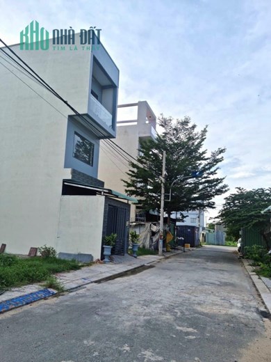 Bán gấp nhà 1 trệt hai lầu đường Hoàng Hữu Nam, Tân Phú, Tp Thủ Đức