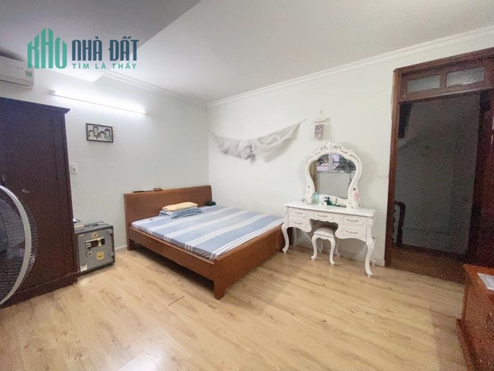 Bán nhà phố Phạm Ngọc Thạch, ngõ nông, rộng gần 3m, nhà dân xây, 55m, 3PN, 6 tỷ