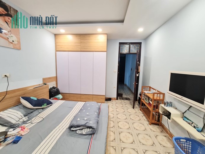 Bán nhà phố Xã Đàn, ngõ nông, rộng gần 3m, nhà dân xây, 55m, 3PN, 6 tỷ