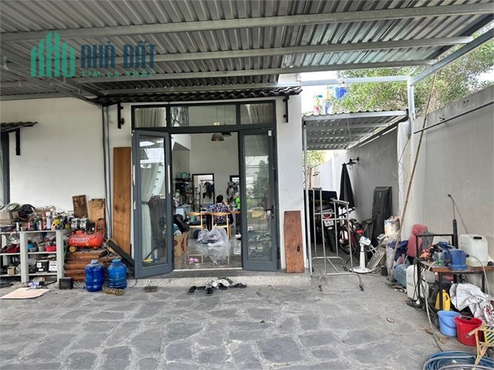 bán gấp nhà 1 lầu trên dt đất 200m2 Full thổ cư, hoàn công đầy đủ, vị trí thuận lợi