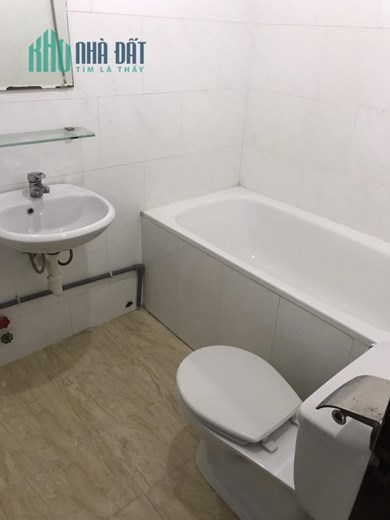 Nhà phố Nguyễn Đình Chiểu, quận 3, 1 trệt 1 lửng 3 lầu, ngay chợ Vườn Chuối, khu trung tâm đông đúc