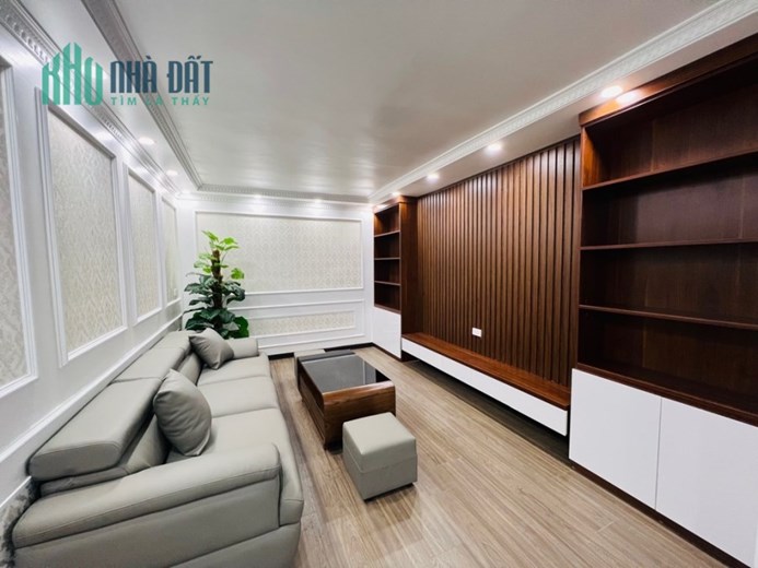 DUY NHẤT 1 CĂN, LÊ TRỌNG TẤN, VIP, SÁT Ô TÔ

35m x 5 tầng, giá 5,15 tỷ