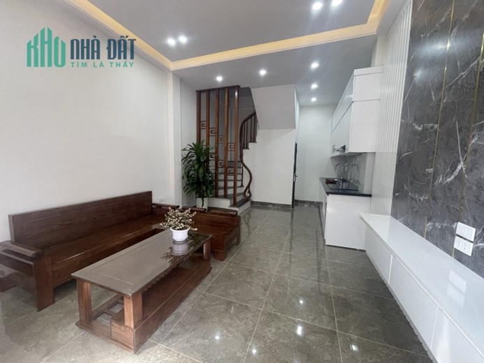 Nhà gần phố Nguyễn Văn Cừ, ô tô vào cổng, Dt 32m, 5 tầng, full nội thất, giá nhỉnh 5 tỷ.