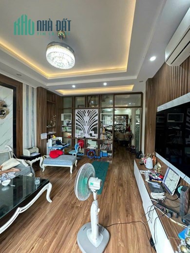 Nhà lô góc Ngọc Lâm, Long Biên 60m MT 5 m, oto,KD, nhỉnh 5 ty .