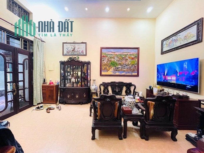 Bán nhà Đê La Thành, ngõ nông, rộng, nhà đẹp, 65m, 4PN, 6 tỷ 4
