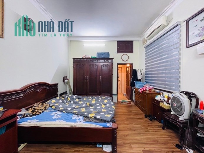 Bán nhà Đê La Thành, ngõ nông, rộng, nhà đẹp, 65m, 4PN, 6 tỷ 4