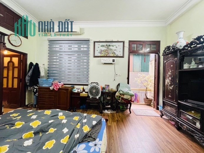 Bán nhà Đê La Thành, ngõ nông, rộng, nhà đẹp, 65m, 4PN, 6 tỷ 4