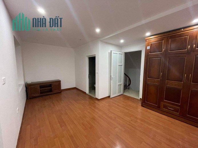 NGÃ TƯ SỞ. Bán nhà đường Nguyễn Trãi, Thanh Xuân. LÔ GÓC. 40m2 x 4 Tầng. MT 6m. Hơn 4 Tỷ. 0968084286