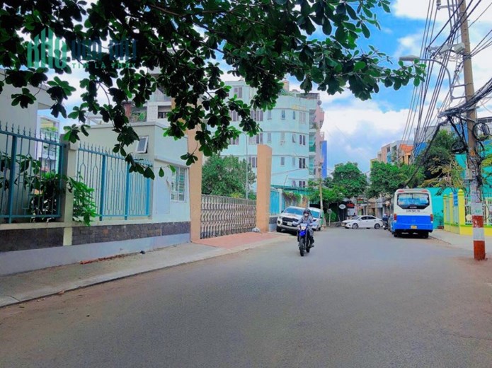 Bán nhà 350 Nguyễn Văn Lượng, dtsd 80m2, 3 tầng, 3pn, sát hẻm xe tải,3ty, nở hậu