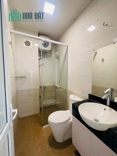 Nhà 4 tầng Nguyễn Văn Cừ, Dt 35m, giá hơn 3 tỷ.