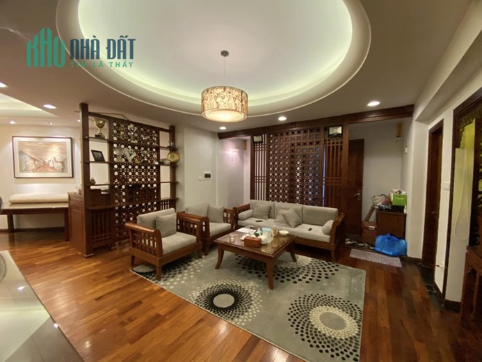Bán Căn Hộ Chung Cư Phố Hoàng Dạo Thúy 156m2, 3 phòng ngủ + 1 phòng ngủ chờ, tặng full nội thất