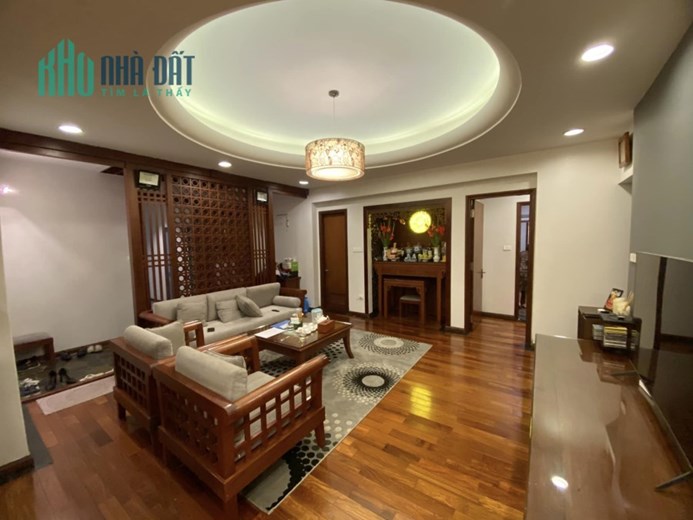 Bán Căn Hộ Chung Cư Phố Hoàng Dạo Thúy 156m2, 3 phòng ngủ + 1 phòng ngủ chờ, tặng full nội thất