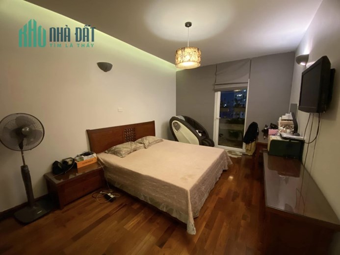 Bán Căn Hộ Chung Cư Phố Hoàng Dạo Thúy 156m2, 3 phòng ngủ + 1 phòng ngủ chờ, tặng full nội thất