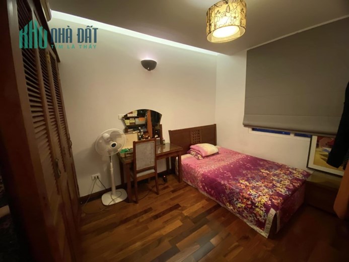 Bán Căn Hộ Chung Cư Phố Hoàng Dạo Thúy 156m2, 3 phòng ngủ + 1 phòng ngủ chờ, tặng full nội thất