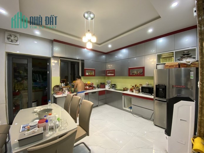 Ngộp Lý Thường Kiệt - Quận 10 - 64m2 - 4 tầng - HXH vô nhà