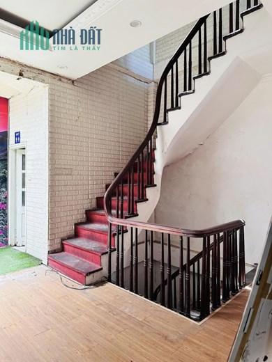 Bán nhà mặt phố Kim Mã, Ba Đình, vị trí đẹp, vỉa hè rộng, 90m, mặt tiền 5.2m, 46 tỷ.