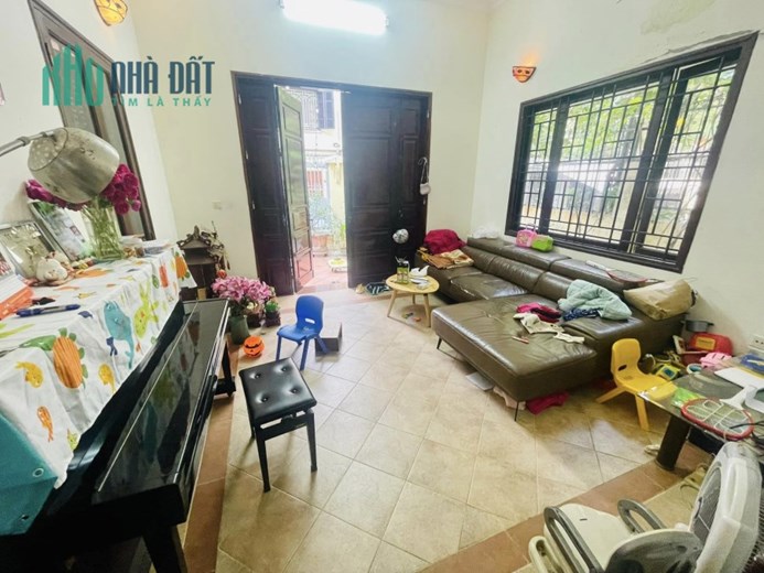 Bán nhà phố Võng Thị, Tây Hồ, ngõ ô tô tránh, kinh doanh, 201m, mặt tiền 10m, 36 tỷ.