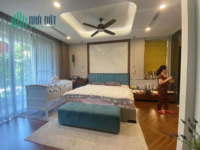 Bán Căn Biệt Thự Sân Vườn KĐT Ciputra 230m2 x 4 tầng thang máy, 5 phòng ngủ nội thất đẳng cấp, bể