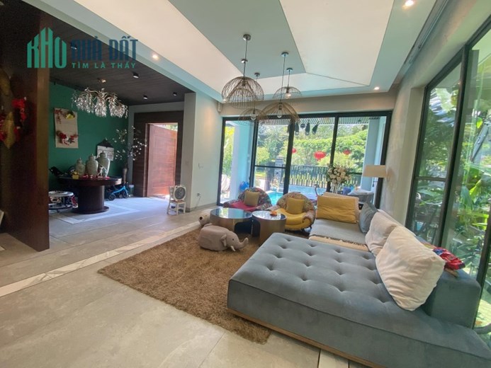 Bán Căn Biệt Thự Sân Vườn KĐT Ciputra 230m2 x 4 tầng thang máy, 5 phòng ngủ nội thất đẳng cấp, bể