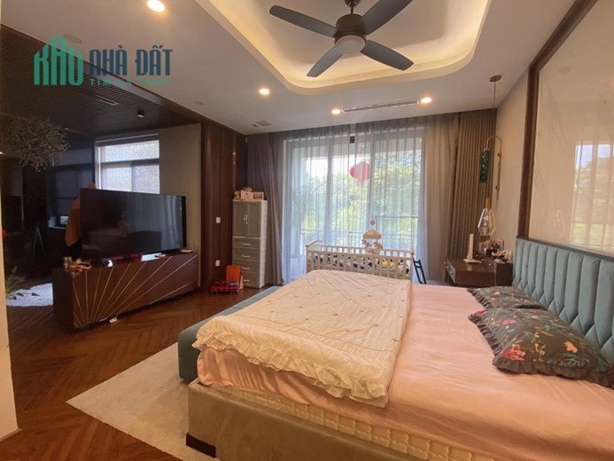 Bán Căn Biệt Thự Sân Vườn KĐT Ciputra 230m2 x 4 tầng thang máy, 5 phòng ngủ nội thất đẳng cấp, bể