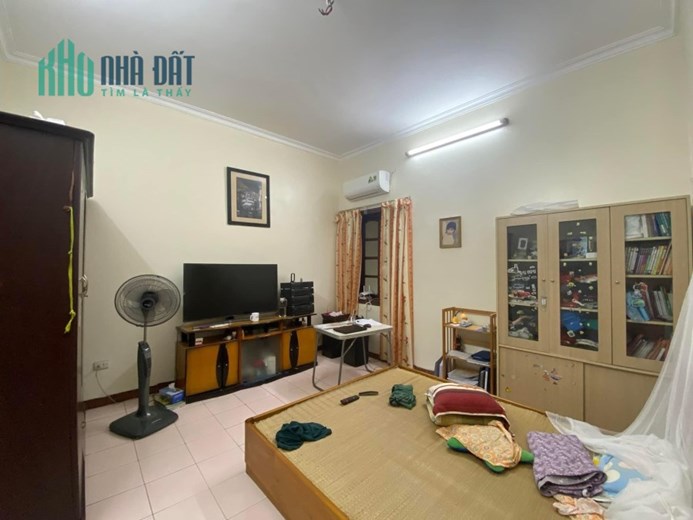 Bán Nhà Đường 800A Cầu Giấy 126/141m2 x 3 tầng căn góc, Chủ nhà xác định bán đất tặng nhà, giá chỉ