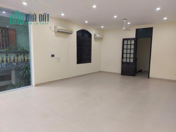 Bán Nhà Đường 800A Cầu Giấy 126/141m2 x 3 tầng căn góc, Chủ nhà xác định bán đất tặng nhà, giá chỉ