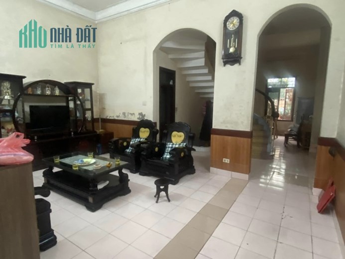 Bán Nhà Đường 800A Cầu Giaays 93,2m2 x 5 tầng gara ô tô, sân rộng, 4 phòng khép kín, sát Phố ngõ