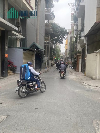 Bán Nhà Đường 800A Cầu Giaays 93,2m2 x 5 tầng gara ô tô, sân rộng, 4 phòng khép kín, sát Phố ngõ