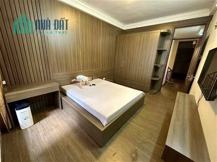 Bán Nhà Phố Hoàng Mai 6.45 tỷ, 66m2, Mặt Tiền 4.8m, nhà 2 thoáng, có sân để xe, ngõ nông