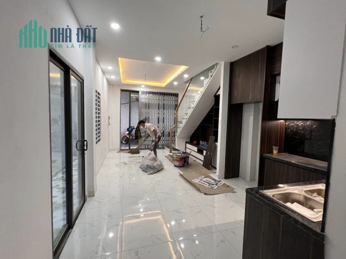 Bán nhà 2 tầng, 2 PN, FuLL nội thất, đường Lũy bán bích, Tân Phú