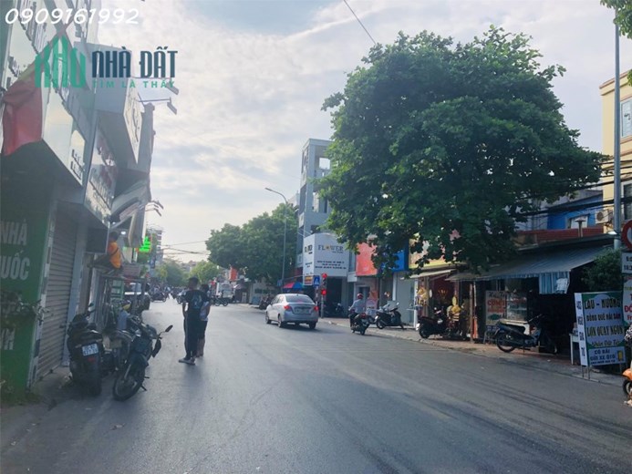 SỐC 160m2 Mặt đường NGÔ GIA TỰ. Ngang hơn 5M. ĐOẠN ngã 4 buôn bán sầm uất. dưới 9 tỷ