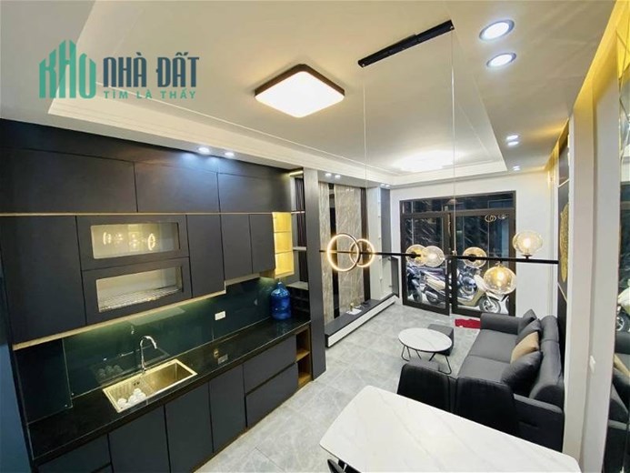 17.9 tỷ-66m x 6 tầng, mặt tiền 6m- phân lô -ô tô vào nhà-Trần Quang Diệu, Đống Đa