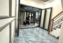 Hẻm trước nhà 3.5m cách Mặt Tiền Tôn Đản 100m - Ngang 3.4 x 7m- 4 tấm Q4 có 2 tỷ