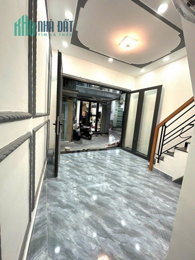 Hẻm trước nhà 3.5m cách Mặt Tiền Tôn Đản 100m - Ngang 3.4 x 7m- 4 tấm Q4 có 2 tỷ