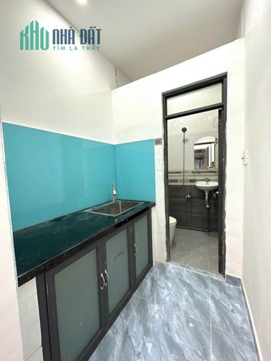 Hẻm trước nhà 3.5m cách Mặt Tiền Tôn Đản 100m - Ngang 3.4 x 7m- 4 tấm Q4 có 2 tỷ