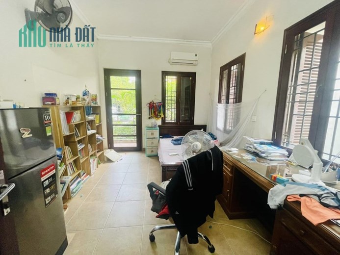 Bán nhà mặt phố Hoàng Quốc Việt, Cầu Giấy, thông số đẹp, 55m, mặt tiền 5.2m, 25.5 tỷ.