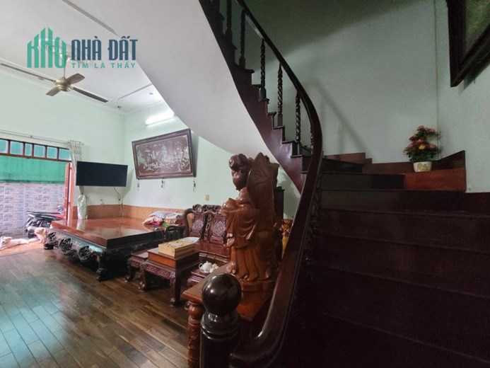 Gấp bán Biệt thự Thủ Đức-165m2-2 Tầng-Ngang 10m-SHR-Hoàn công-Không lộ giới-6 tỷ9