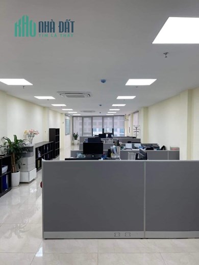 BÁN GẤP Tòa VP MP Dương Đình Nghệ 110m2, 8T có hầm, vỉa hè rộng ô tô dừng đỗ.
