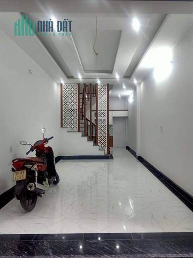 Bán Nhà Đẹp Tân Mai 5.15 tỷ, 40.4m2, Ngõ thông oto tránh, Kinh Doanh các kiểu