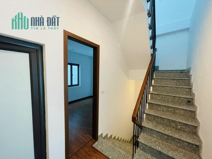 Hào Nam, 4 tầng nhà đẹp, ~60m2,, 3 thoáng, ngõ rộng thông, ô tô cách 50m, bán 5.49 tỷ