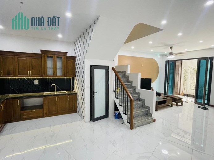 Hào Nam, 4 tầng nhà đẹp, ~60m2,, 3 thoáng, ngõ rộng thông, ô tô cách 50m, bán 5.49 tỷ