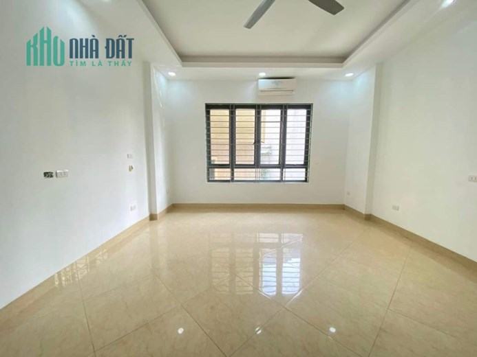 Bán Nhà Ngọc Thụy-Long Biên  3.65 tỷ, 30m2 mặt tiền 4.6m, Ngõ thông 2 thoáng, cách 1 nhà là ra oto