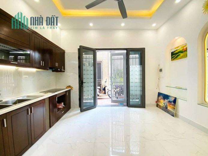 Bán Nhà Ngọc Thụy-Long Biên  3.65 tỷ, 30m2 mặt tiền 4.6m, Ngõ thông 2 thoáng, cách 1 nhà là ra oto