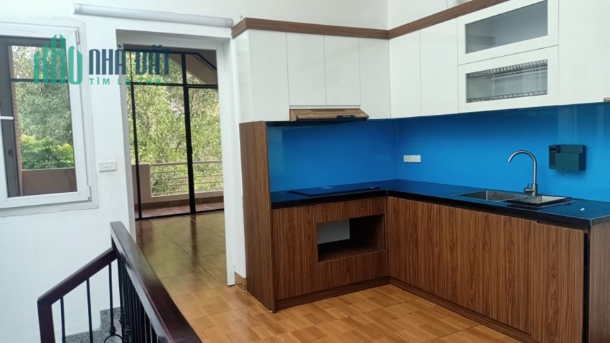 Cho thuê nhà phố Nguyễn Văn Lộc, DT 90m2 x 4 tầng, MT 5m.