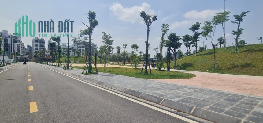 Đất Phân Lô Ngọc Thụy, Khu Dân Trí, Công Viên, Hồ Điều Hòa, Đường 17m cạnh nhà.