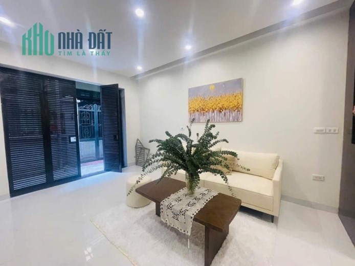 Bán nhà Nguyễn Văn Cừ,Long Biên 34m,4 tầng đẹp gần phố nhỉnh 3 tỷ